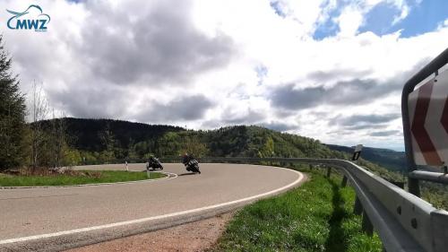 MWZ-Training-on-Tour-Schwarzwald Kurven-Kehren