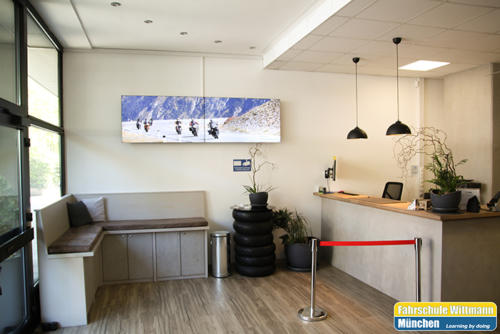 Buero-Autofuehrerschein-Motorradfuehrerschein-Fahrschule-Wittmann-Muenchen