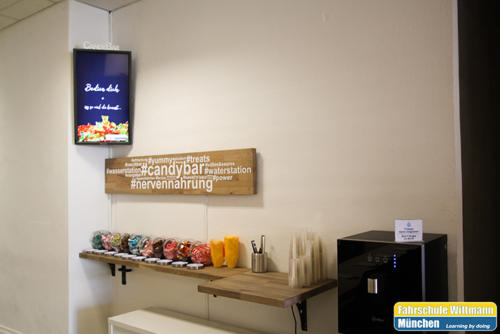 Candybar-Wasserstation-Autofuehrerschein-Motorradfuehrerschein-Fahrschule-Wittmann-Muenchen-Beste-Fahrschule
